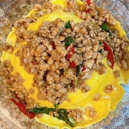 ข้าวไข่ข้นกระเพราหมูสับ