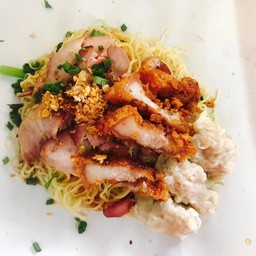 บะหมี่หมูกรอบ