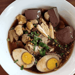 ก๋วยจั๊บทรงเครื่อง Byตั๊กแตน