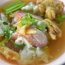 เกี๊ยวน้ำหมูกรอบ