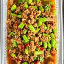 ผัดกระเพราพริกแห้งเนื้อสับ(กับข้าว)