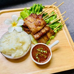 ชุดสุดคุ้ม(ชุดเล็ก)หมูปิ้งโบราณ12ไม้ ข้าวเหนียว2ห่อ