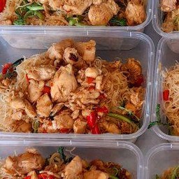 หมี่กระเฉดไก่