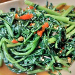ผัดผักบุ้งไฟแดง+ไข่ดาว