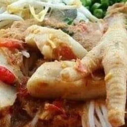 เจ๊ไก่ (ขนมจีนน้ำยา)