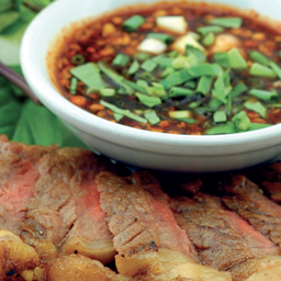 เนื้อเซอร์ลอยด์ย่างจิ้มแจ่ว