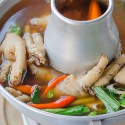 ต้มแซ่บตีนไก่
