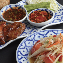 อาหารชุดอีสาน(ส้มตำ+ไก่ทอด+ข้าวเหนียว)