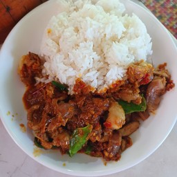พริกแกงกึ๋นไก่ราดข้าว