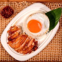 ข้าวไก่ย่างจิ้มแจ่ว+ไข่ดาว