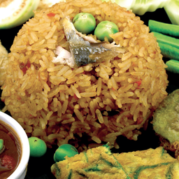 ข้าวผัดน้ำพริกกะปิปลาทูทอด