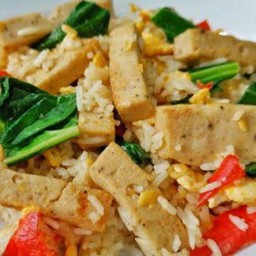 ข้าวผัดหมูยอ