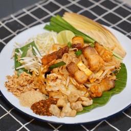 ผัดไทยหมูกรอบ