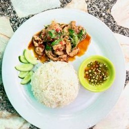 ข้าวกะเพราหมูชิ้น