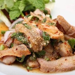 น้ำตกคอหมูย่าง