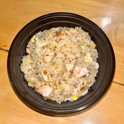 Salmon Fried Rice ข้าวผัดแซลมอน