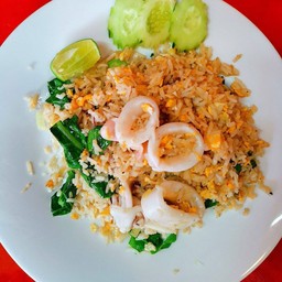 ข้าวผัดปลาหมึก