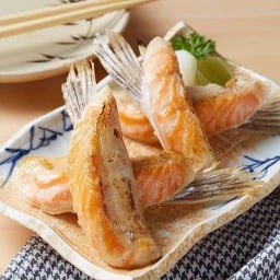 ครีบปลาแซลมอนย่าง