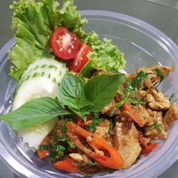 ข้าวหมูชิ้นผัดพริกแกงใต้