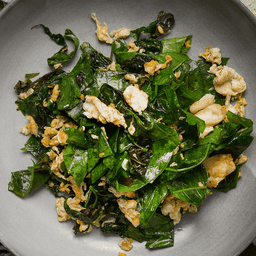 ใบเหลียงผัดไข่