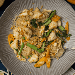 เส้นหมี่ผัดพริกเหลืองปู