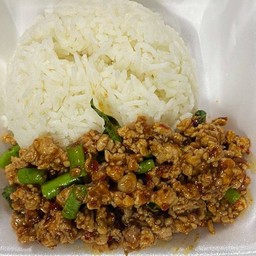 หมูสับผัดพริกเผา ราดข้าว