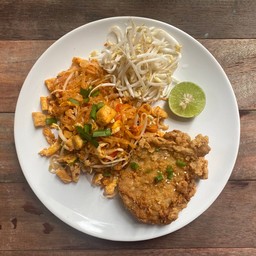 ผัดไทยไก่กรอบ