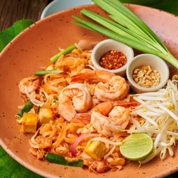 ผัดไทยเส้นจันทน์กุ้ง