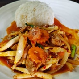 ผัดพริกเผาราดข้าว
