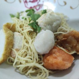 เจ๊หนิมลูกชิ้นปลาทำเอง-ซอยศิริชัย