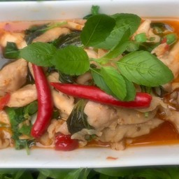 กระเพราไก่ชิ้น