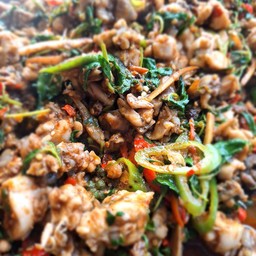 ผัดเผ็ดกบ