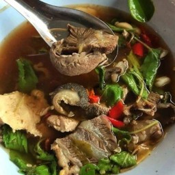เนื้อต้ม- หมูต้ม บ้านสิงห์ + กระเพรา .