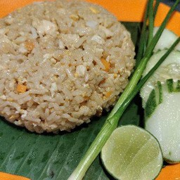 ข้าวผัดไก่ชิ้น