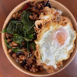 กระเพราพริกแห้ง+ไข่ดาวเลือกความเผ็ดไม่ได้
