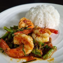 ผัดพริกแกงราดข้าว