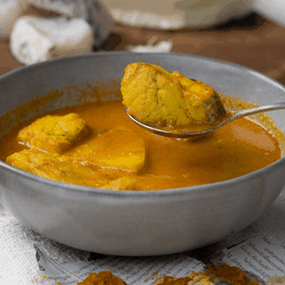 แกงเหลืองยอดมะพร้าวปลากะพง