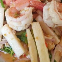 ยำยอดมะพร้าวกุ้ง