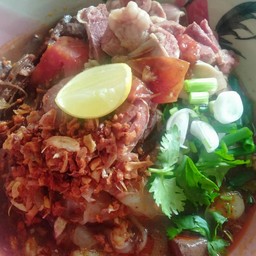 ขนมจีนน้ำเงี้ยวหมูตุ๋น