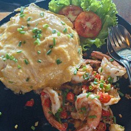 ข้าวราดกุ้งคั่วพริกเกลือไข่ข้น