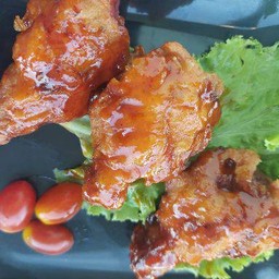 ปีกบนใก่คลุกซอสบาบิคิว(3ชิ้น)