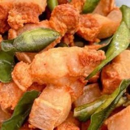 หมูสามชั้นทอดใบมะกรูด