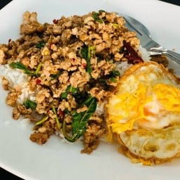 กะเพราผัด (กับข้าว)