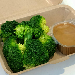 Steamed Broccoli & Peanut Sauce บร็อคโคลีลวก