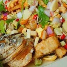 ยำสมุนไพรปลากะพง