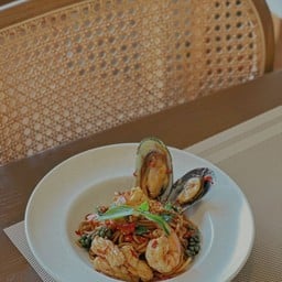 Spaghetti Kee Mao with Mixed Seafood - Spicy Thai-Style Stir-Fry