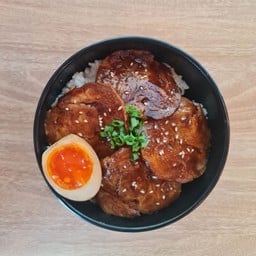 ข้าวหมูชาชูไข่ดองโชยุ