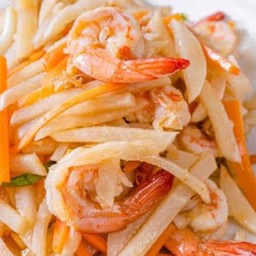 ผัดมันแกวหมูสามชั้น