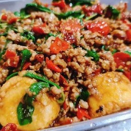 กะเพราเต้าหู้หมูสับ (กับข้าว)