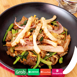 ผัดซีอิ๊ว ปลาหมึกกรอบ
